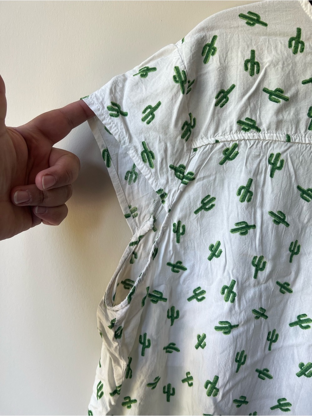 Mandee 100% rayon Plus Size V-Neck Cactus Print Top size 2X - Picture 8 of 8